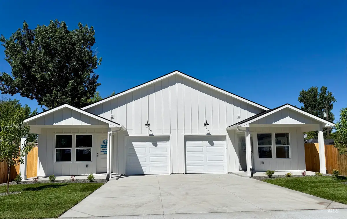 1115 S Commercial Ave, Emmett, ID 83617 - #1