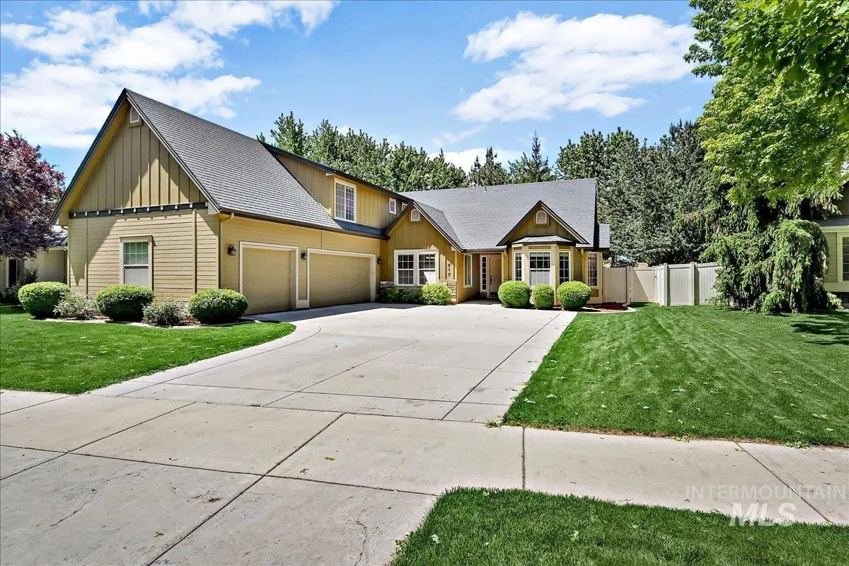 817 N Shadowridge Ave, Eagle, ID 83616 - #1