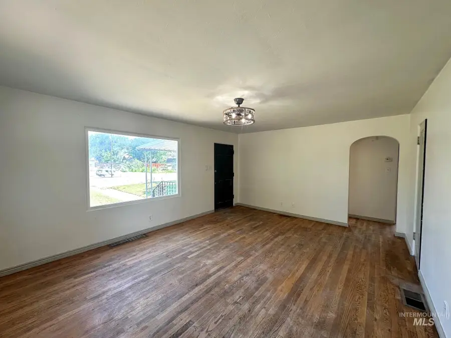 264 SW 10th Avenue, Ontario, OR 97914 - #2