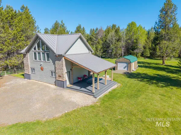 79 Sun Valley Place, Cascade, ID 83611