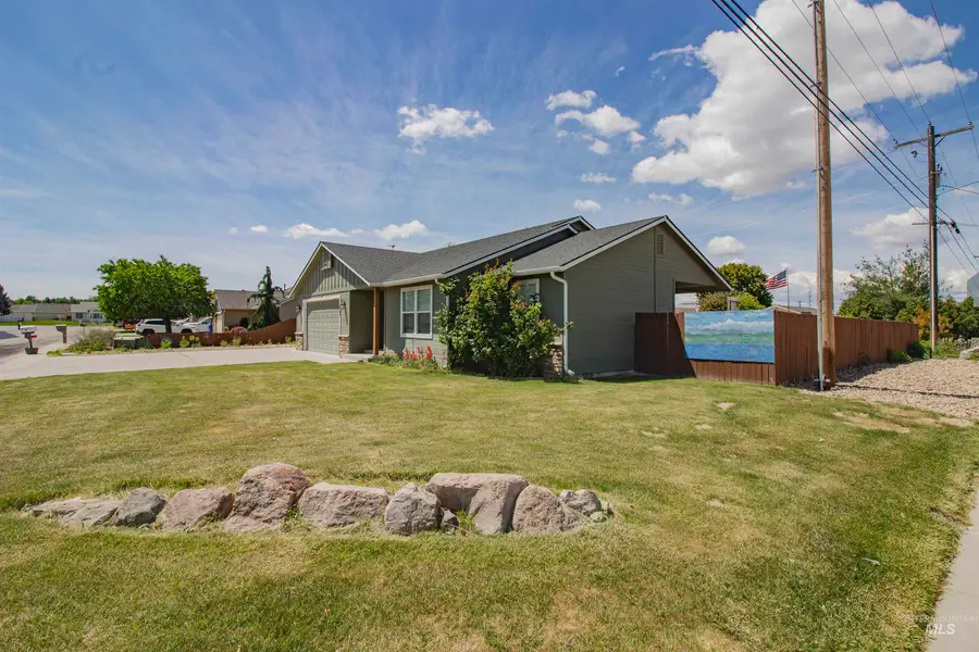 655 N 18th Street, Payette, ID 83661 - #3