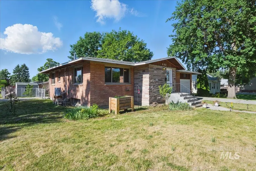 303 W Pine Ave, Meridian, ID 83642 - #3