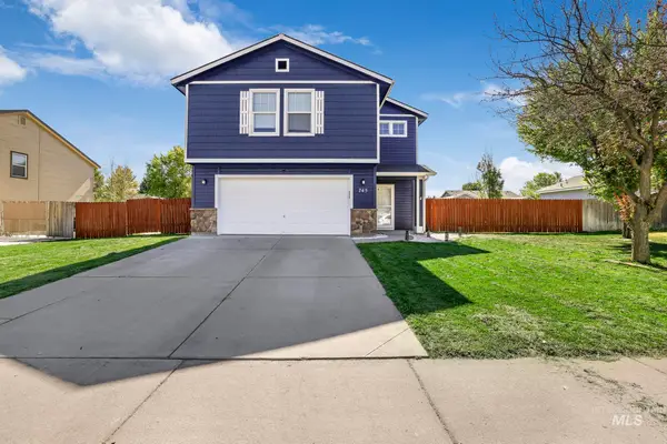 745 SW Lago, Mountain Home, ID 83647