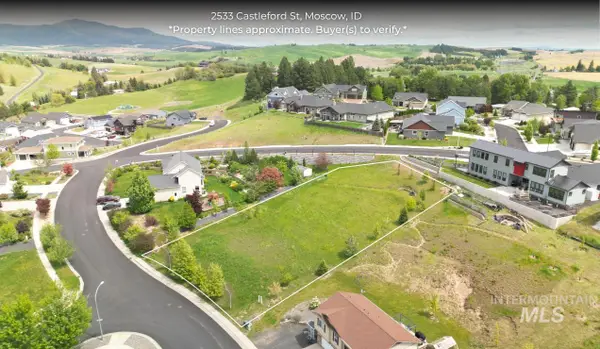 2533 Castleford St, Moscow, ID 83843