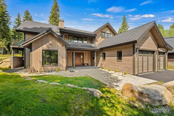 100 Sugarloaf Place, Donnelly, ID 83615