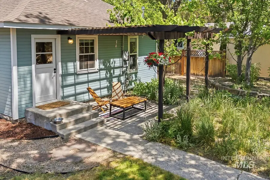 915 E Krall St, Boise, ID 83712 - #3