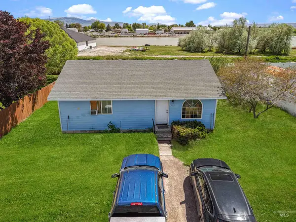 225 W Wayne St, Paul, ID 83347