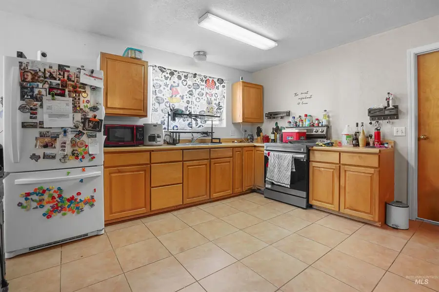 225 W Wayne St, Paul, ID 83347 - #3
