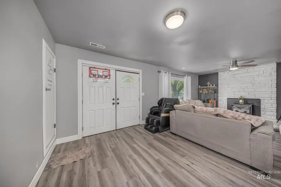 187 NW 3rd Street, Ontario, OR 97914 - #3