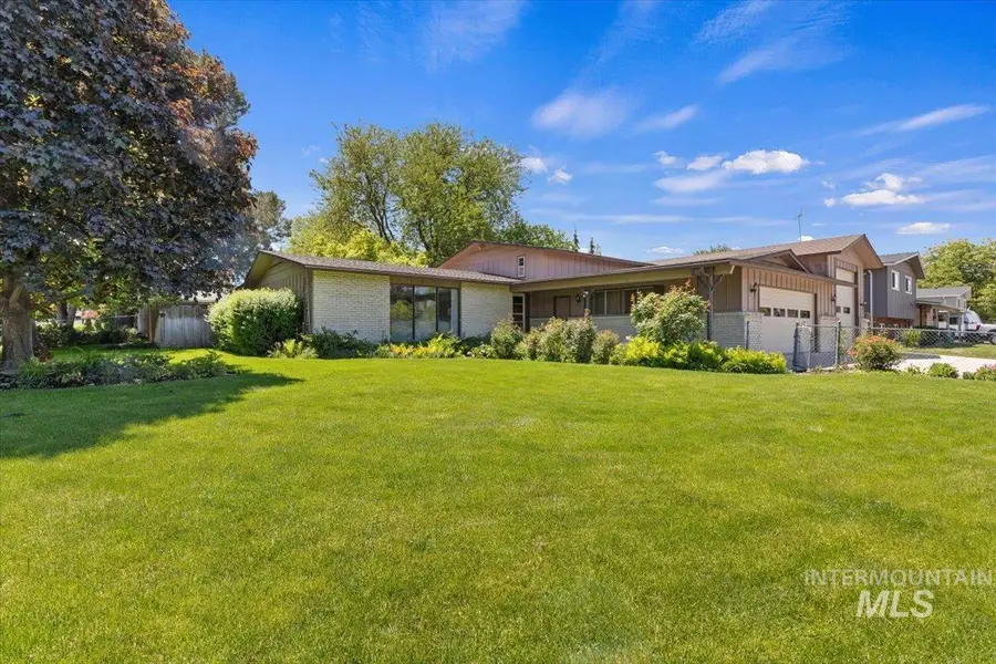 8755 W Cranbrook Dr, Boise, ID 83704 - #3