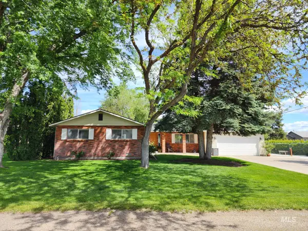 100 NW Carrie Circle, Mountain Home, ID 83647