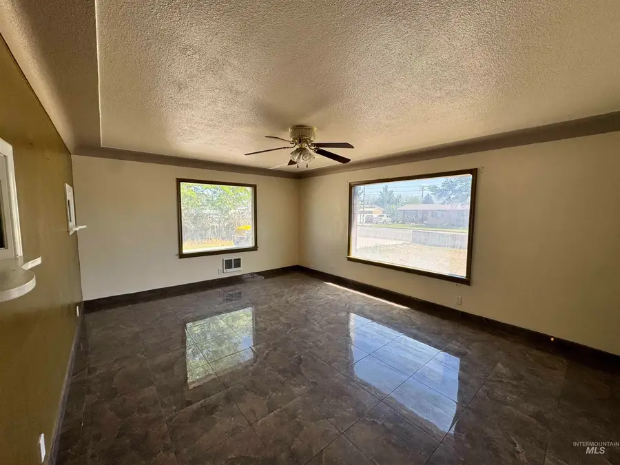 370 E 27th Street, Burley, ID 83318 - #2