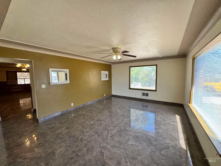 370 E 27th Street, Burley, ID 83318 - #3