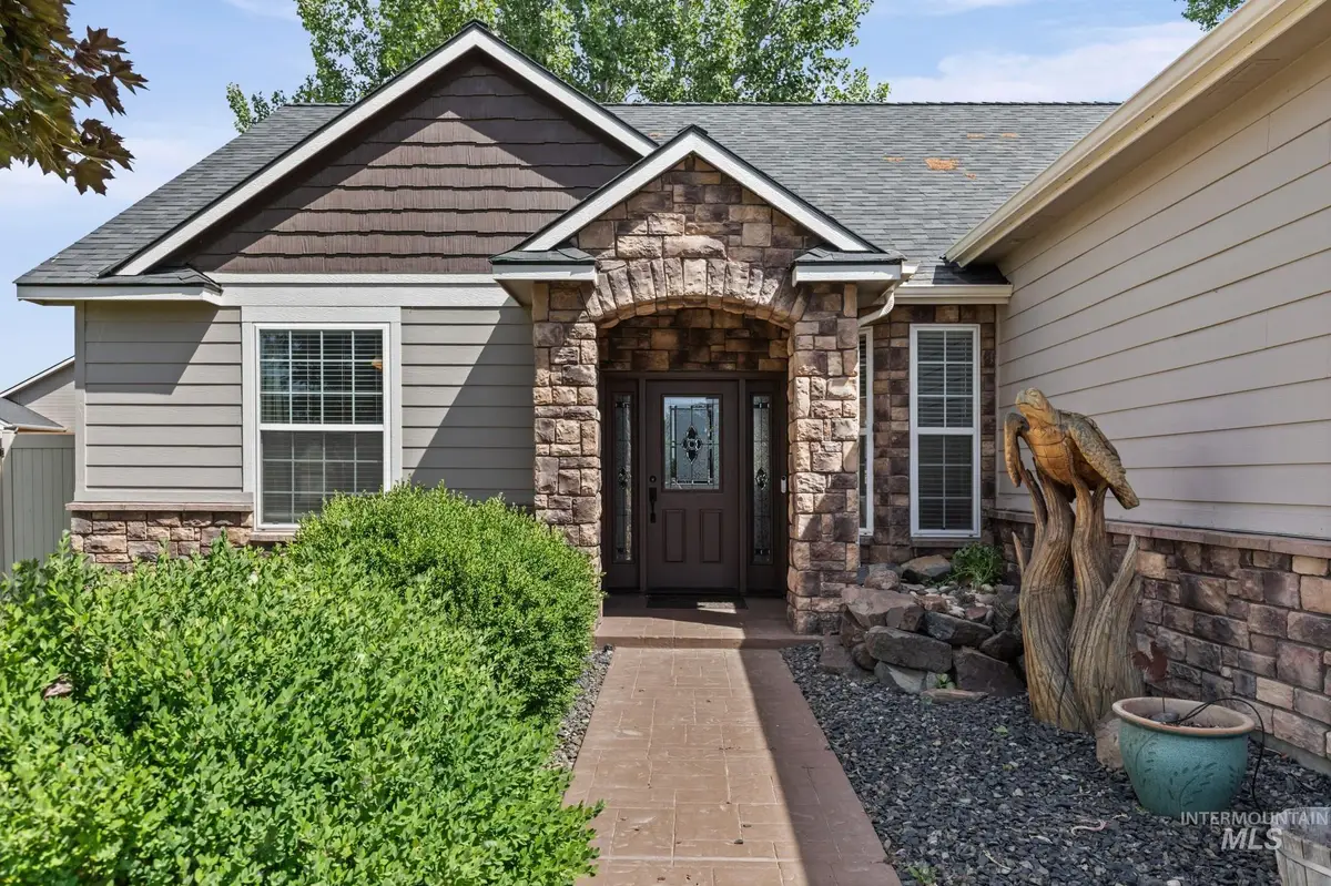 235 Magnolia Ave, Fruitland, ID 83619 - #1