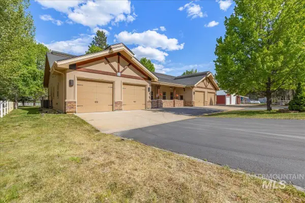 5 Middlefork Circle, Garden Valley, ID 83622