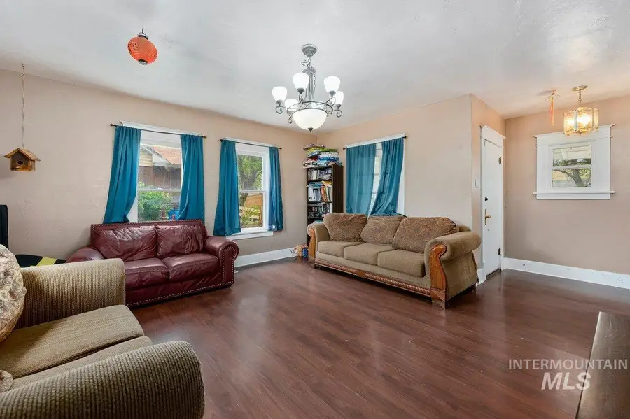 220 S 8th Ave, Buhl, ID 83316 - #2