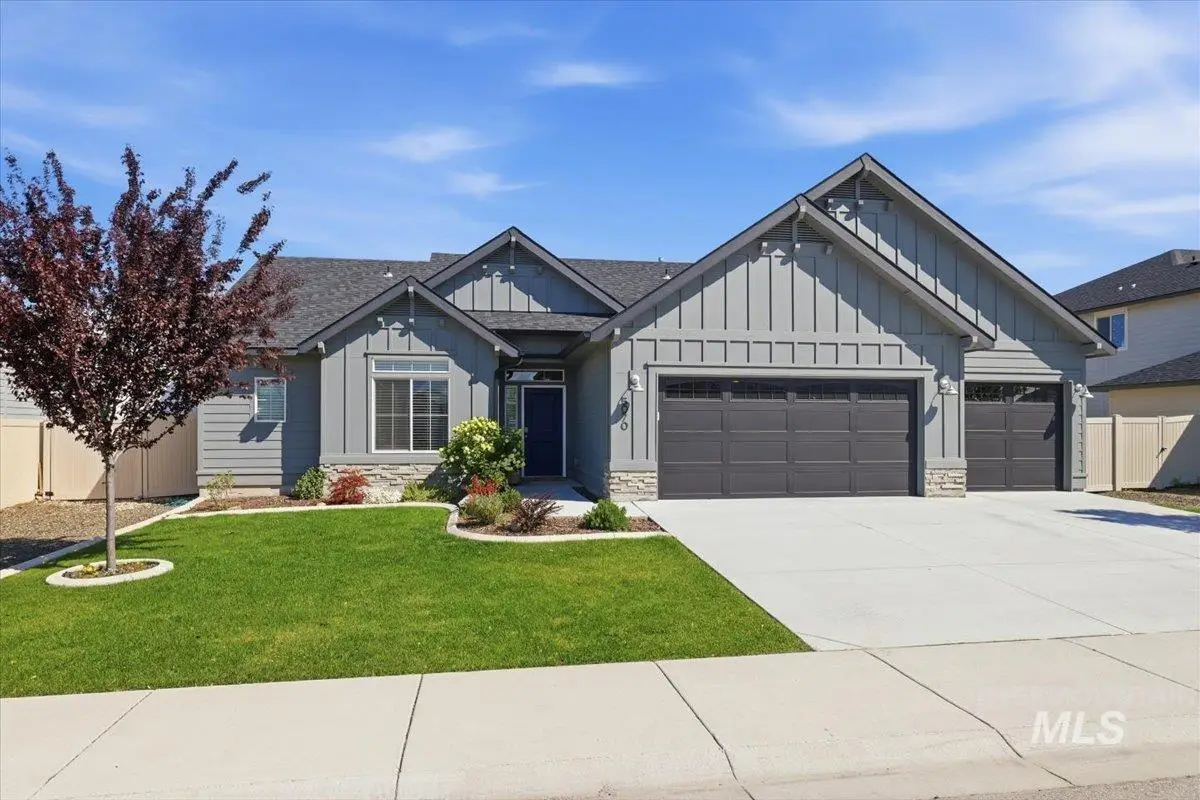 5070 W Vanderbilt Dr, Meridian, ID 83646 - #1