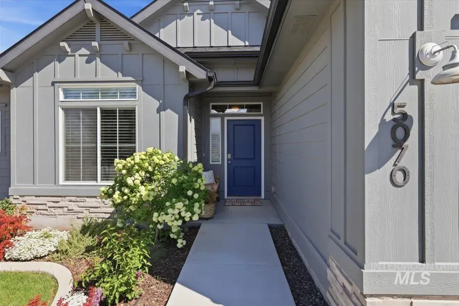 5070 W Vanderbilt Dr, Meridian, ID 83646 - #2