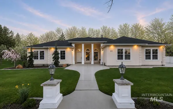 977 N Woodvalley Pl, Eagle, ID 83616