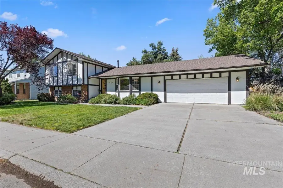 925 N 14th East St, Mountain Home, ID 83647 - #3