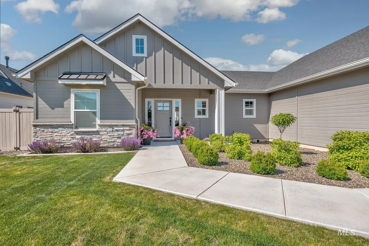 211 NE 8th Street, Fruitland, ID 83619 - #1