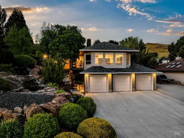 3244 E Boulder Heights Drive, Boise, ID 83712