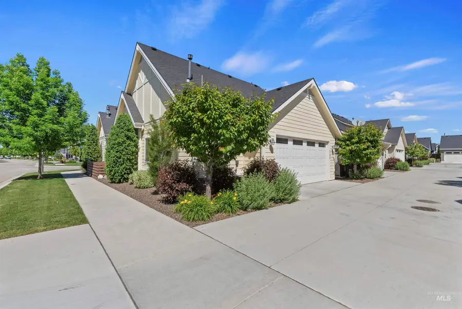 6204 N Mitchum Ln, Meridian, ID 83646 - #3