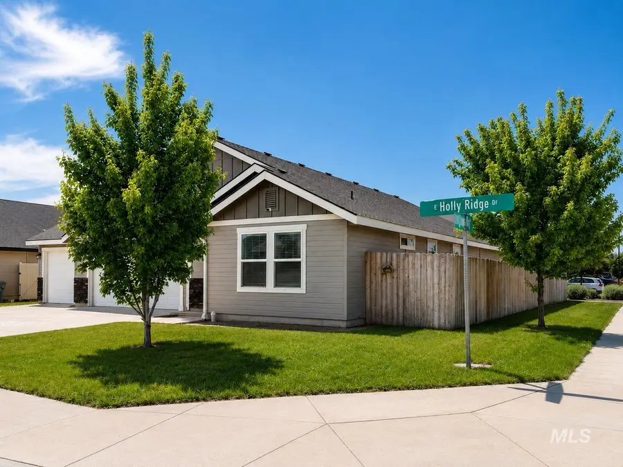 3813 E Holly Ridge Dr, Nampa, ID 83686 - #2