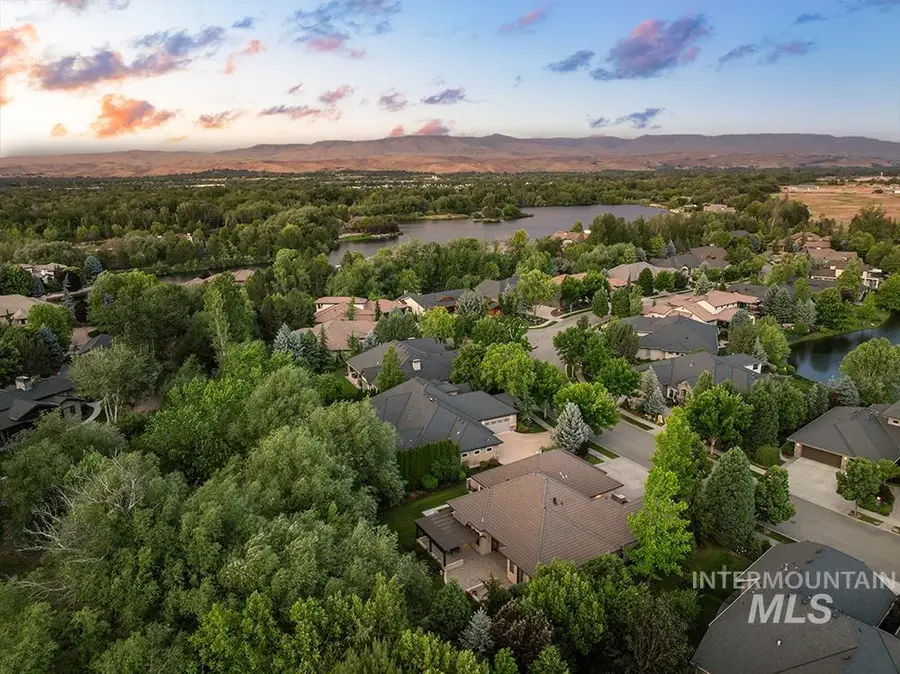 422 E Lake Briar Ln, Eagle, ID 83616 - #3