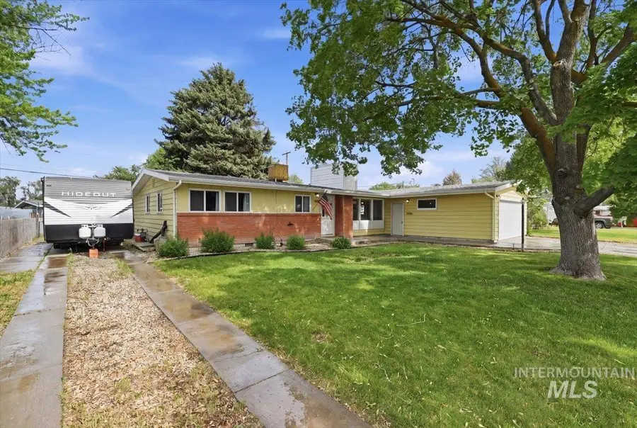 1130 N 8th E, Mountain Home, ID 83647 - #3