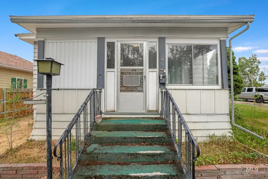 305 Colorado St, Gooding, ID 83330 - #2