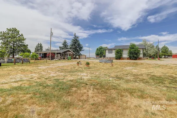 9751 Gloria Rd, Middleton, ID 83644