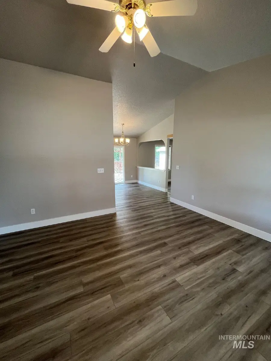 617 Spruce Creek Dr, Nampa, ID 83686 - #3
