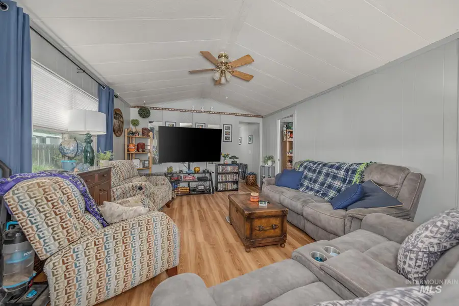 1202 SE 11th Ave, Ontario, OR 97914 - #3