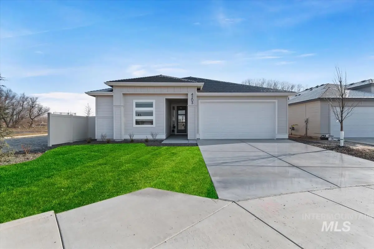 882 S Contusion Ave, Nampa, ID 83687 - #1