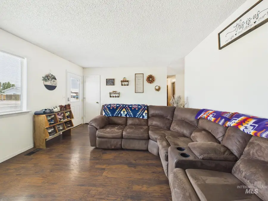 815 NW 2nd St, Fruitland, ID 83619 - #3