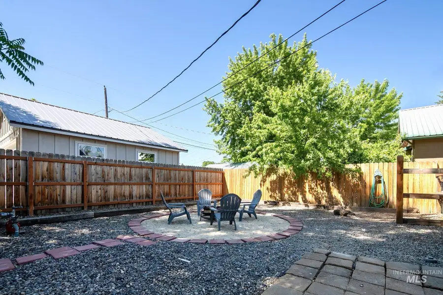 819 E Main St, Emmett, ID 83617 - #2