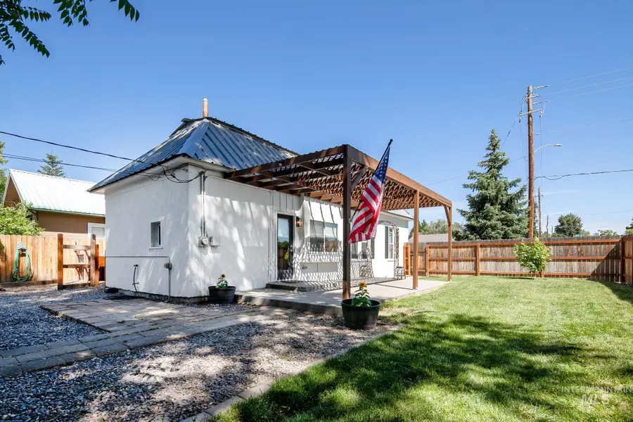 819 E Main St, Emmett, ID 83617 - #3