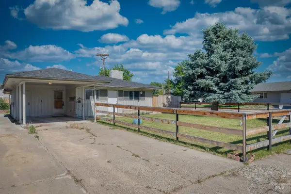 521 N 11th E, Mountain Home, ID 83647