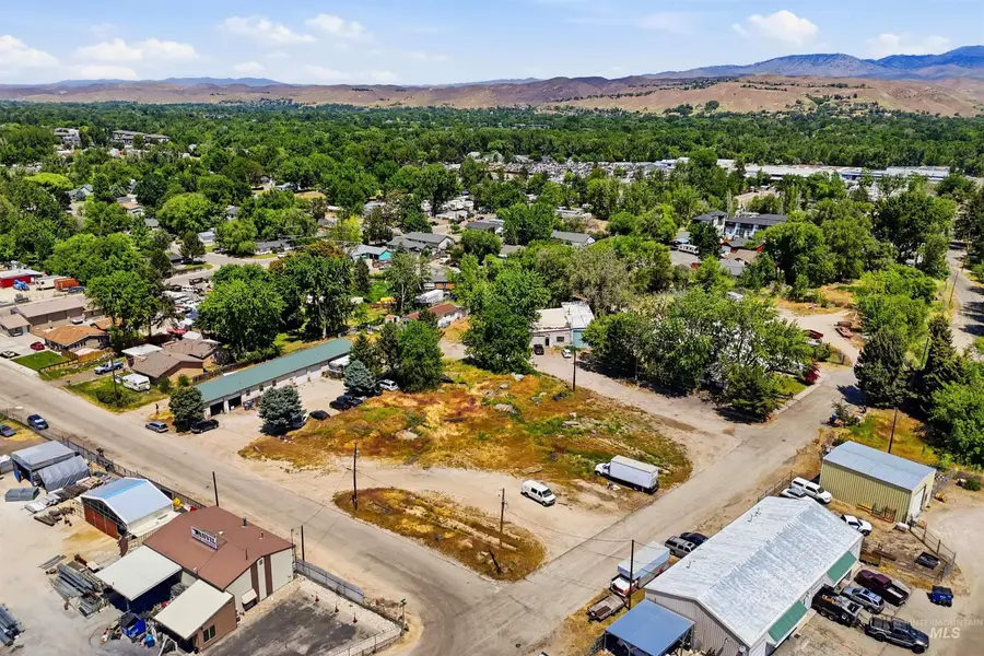 200 E 46th Place, Garden City, ID 83714 - #2