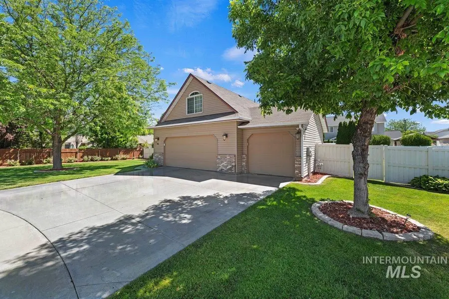 54 N Poplar Forest Place, Nampa, ID 83651 - #3