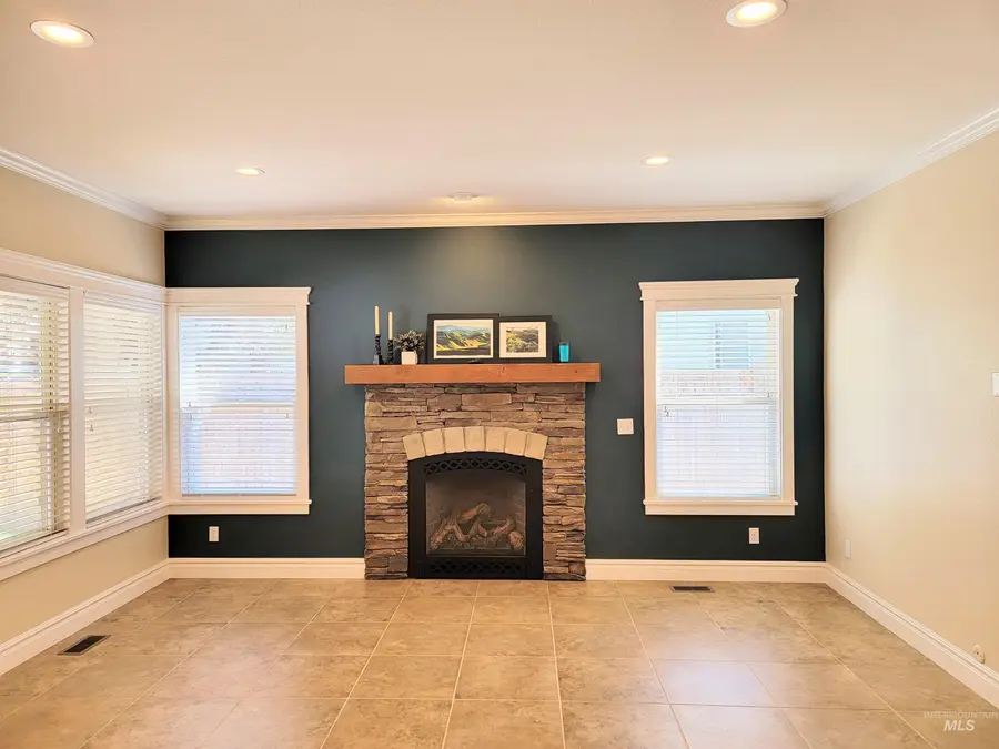 7724 W Bayhill Street, Boise, ID 83704 - #3