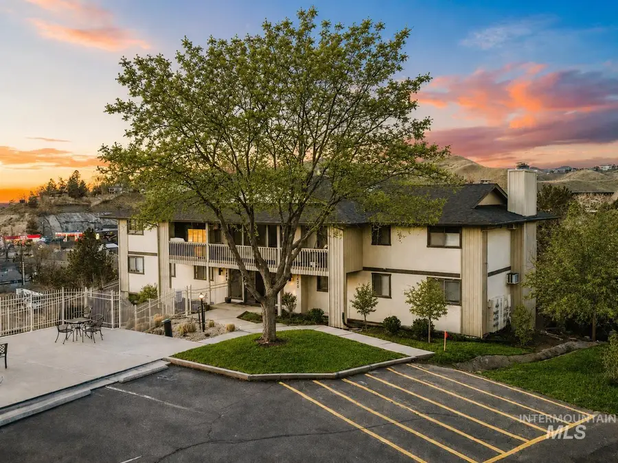 1420 W Camel Back Ln #206, Boise, ID 83702 - #2