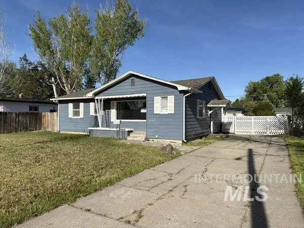 860 N 9th E, Mountain Home, ID 83647