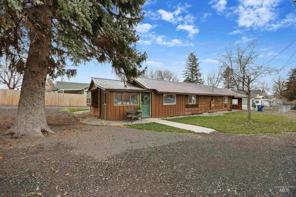 370 Orchard Street East, Hagerman, ID 83332