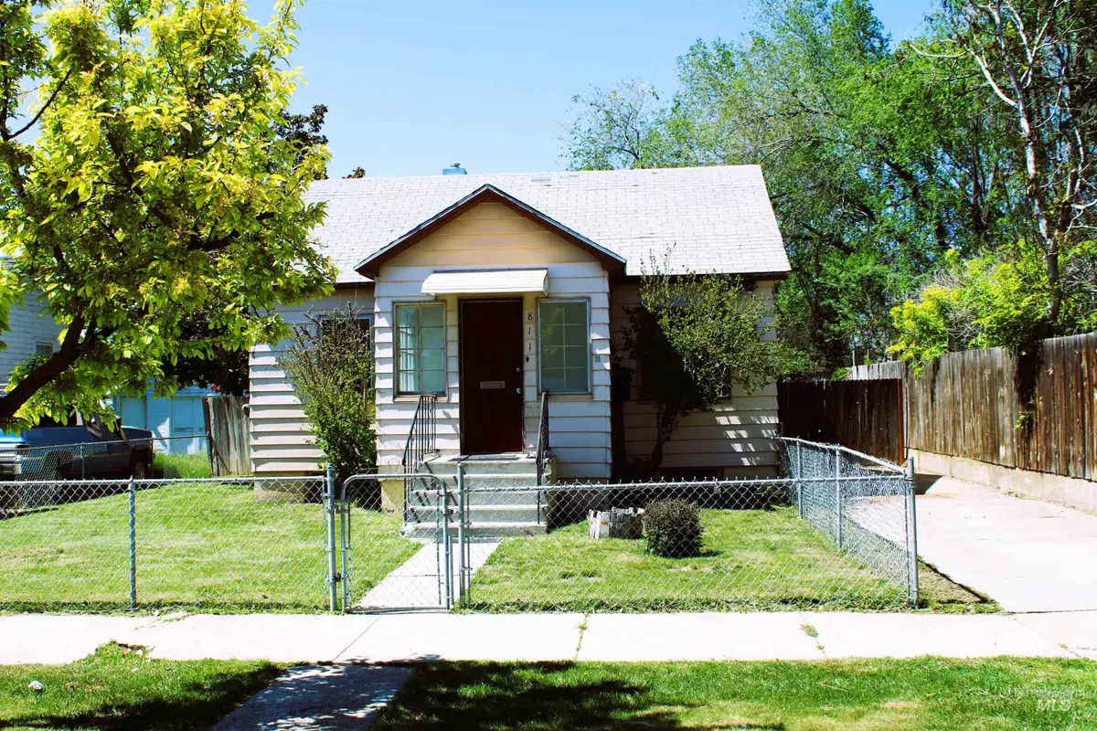 811 S 15th Ave, Nampa, ID 83651 - #1