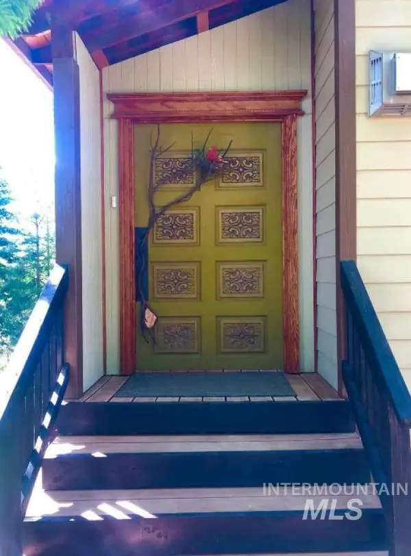 1021 Smokey Bear Ln, Kendrick, ID 83537