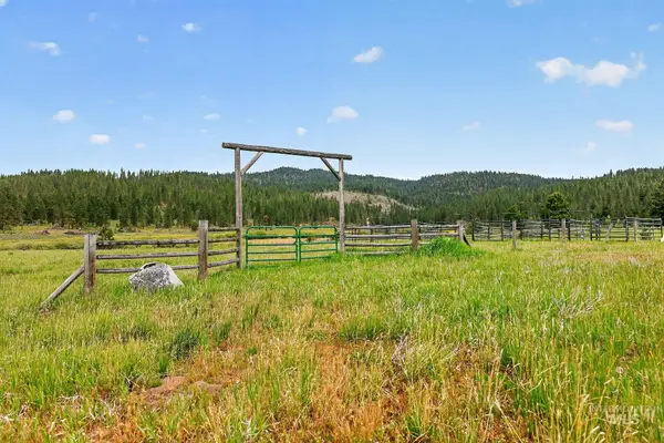 185 Lantern Way, Cascade, ID 83611