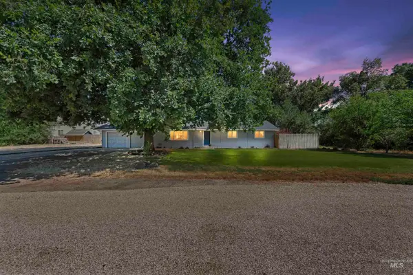1122 E Iowa, Nampa, ID 83686