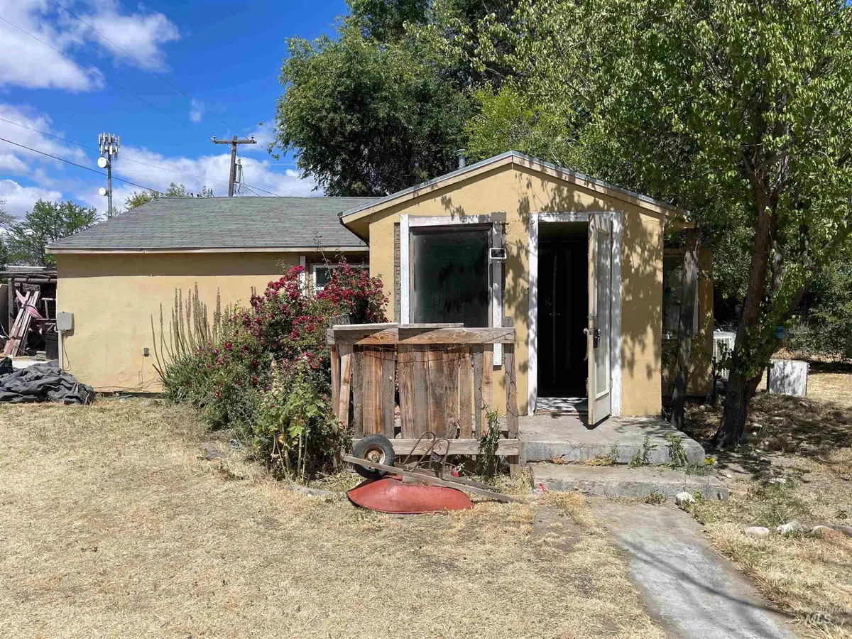307 S 1st St, Parma, ID 83660 - #1